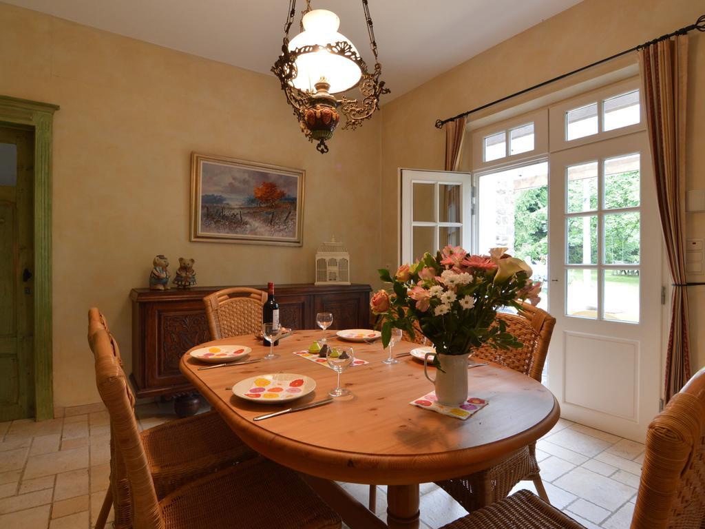 Furnished Bungalow In Monceau En Ardenne With Garden Barbecue Oizy Phòng bức ảnh