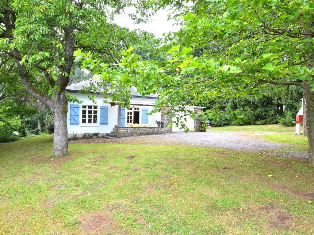 Furnished Bungalow In Monceau En Ardenne With Garden Barbecue Oizy Phòng bức ảnh